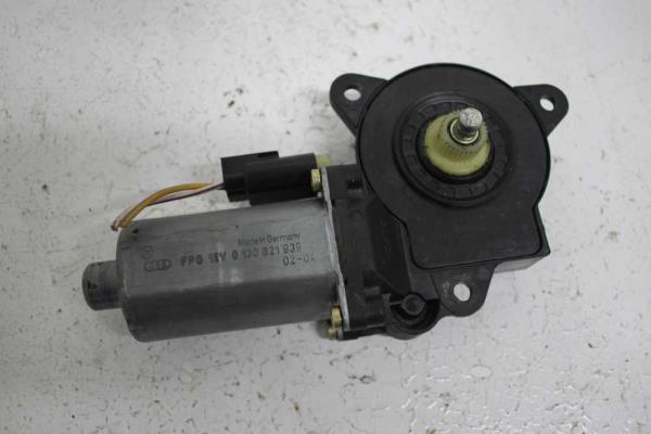 MOTEUR LEVE VITRE AVANT DROIT FORD FIESTA  2002-2008 / FUSION 2002-2012 5 PORTES - Vue 2
